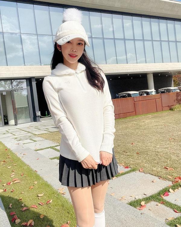 MASTER BUNNY EDITION Ladies Original Korean Golf Hat & Earmuff band Set